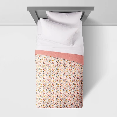 Garden Floral Cotton Kids' Quilt - Pillowfort™ - Image 2