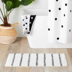 Striped Kids' Bath Rug Black & White - Pillowfort™